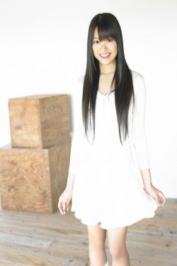 安琪拉在房间里给刘禅送什么